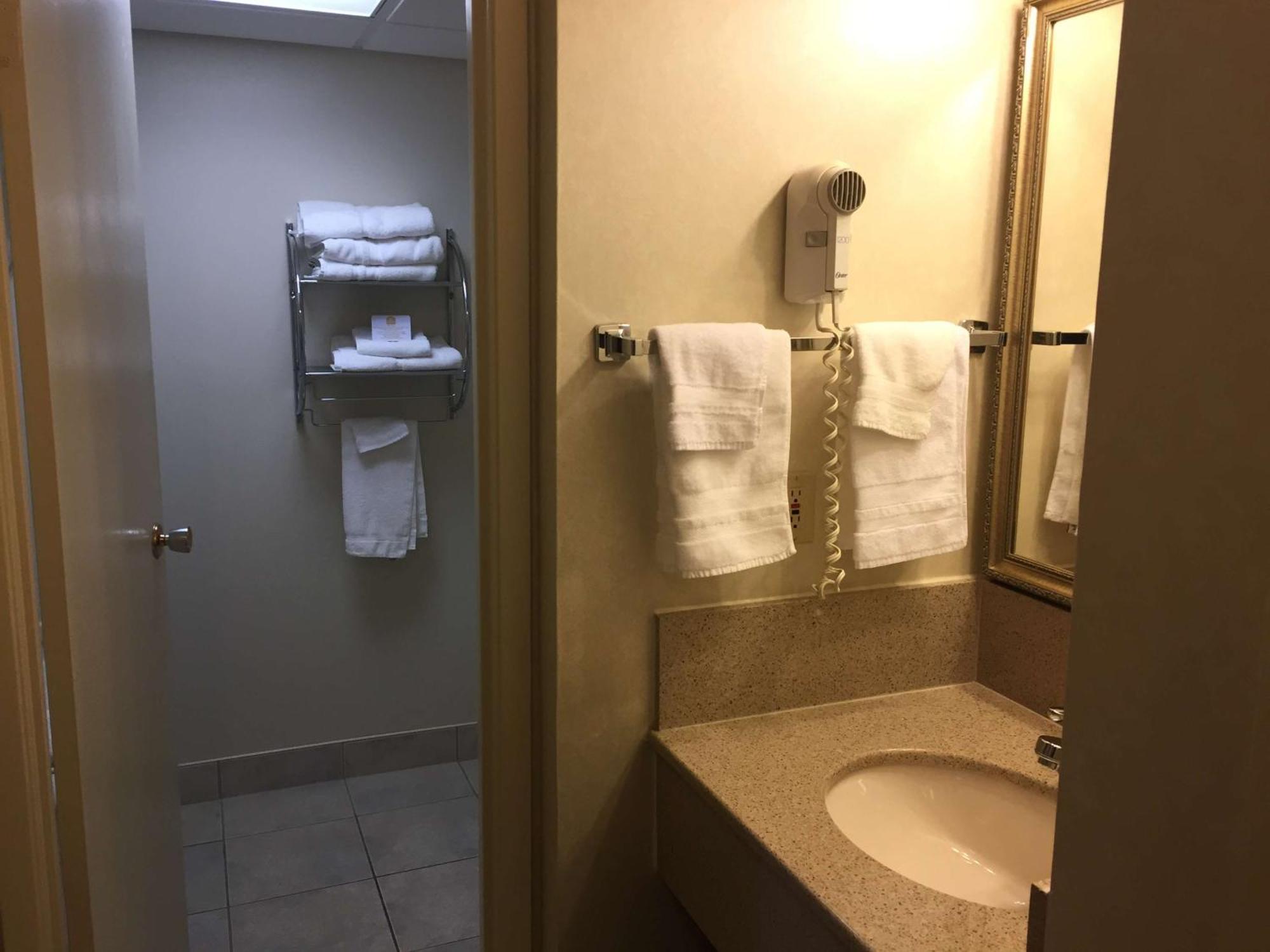 Queen Room - Non-Smoking