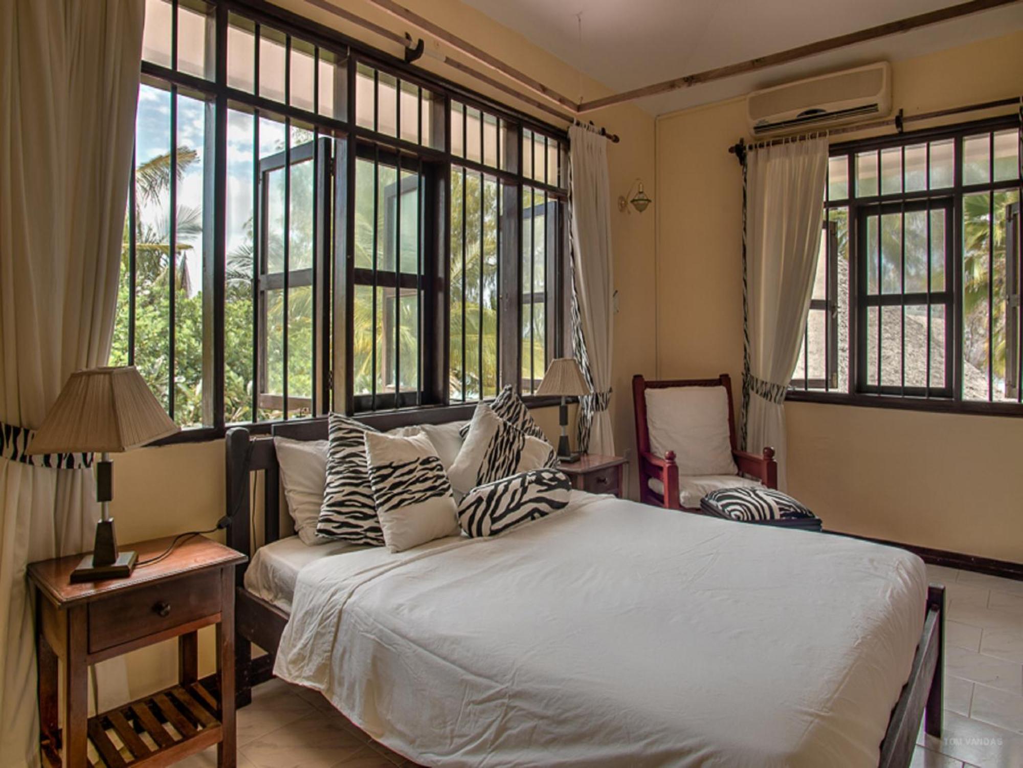 Deluxe double Room Pool View Shared Villa
