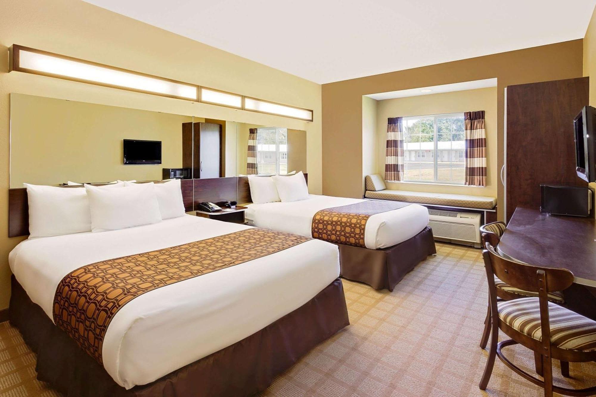Queen Room Two Queen Beds Mobility Access or Non-Smoking,1284360712:JPEG