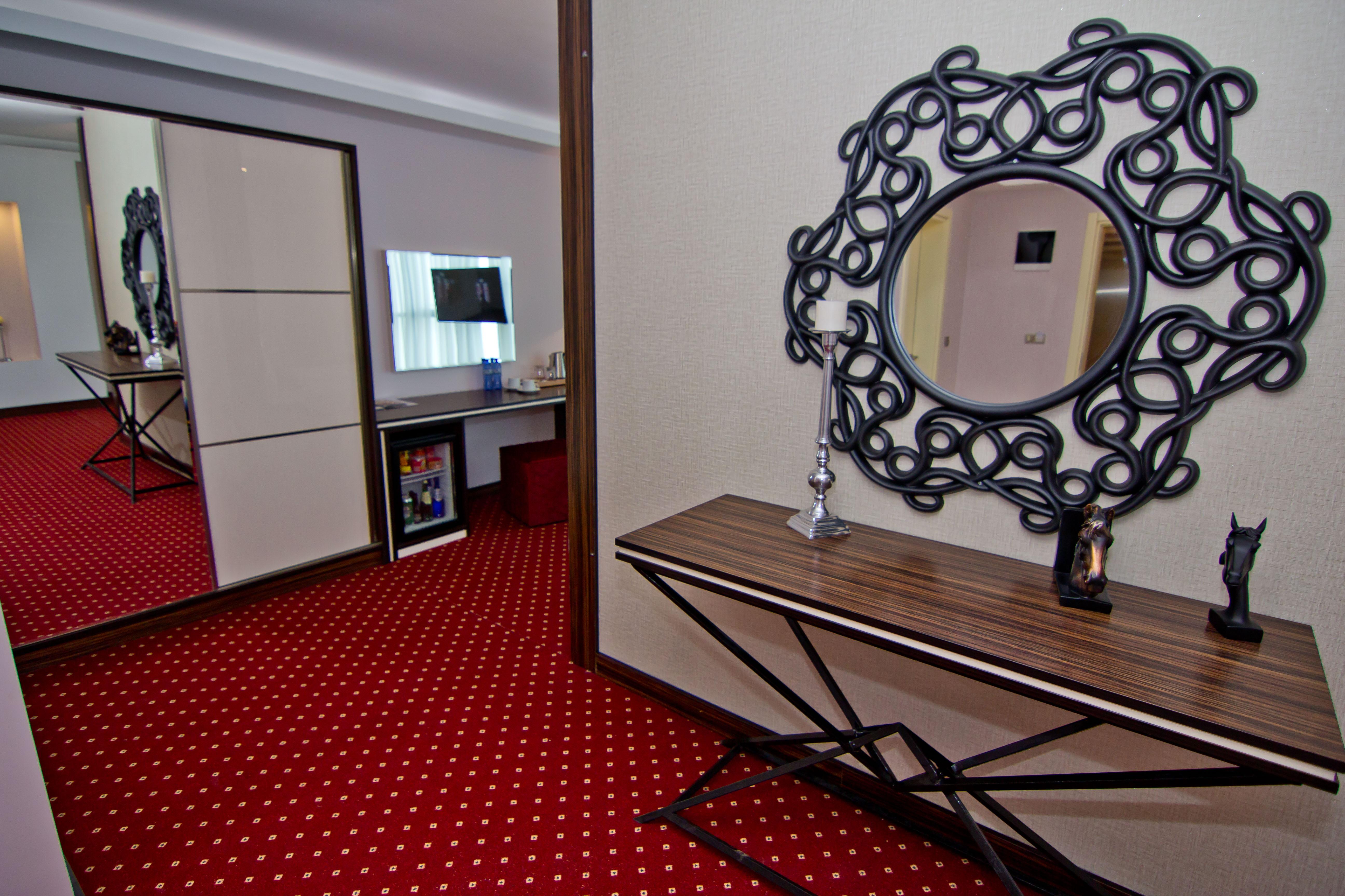 Deluxe King Suite