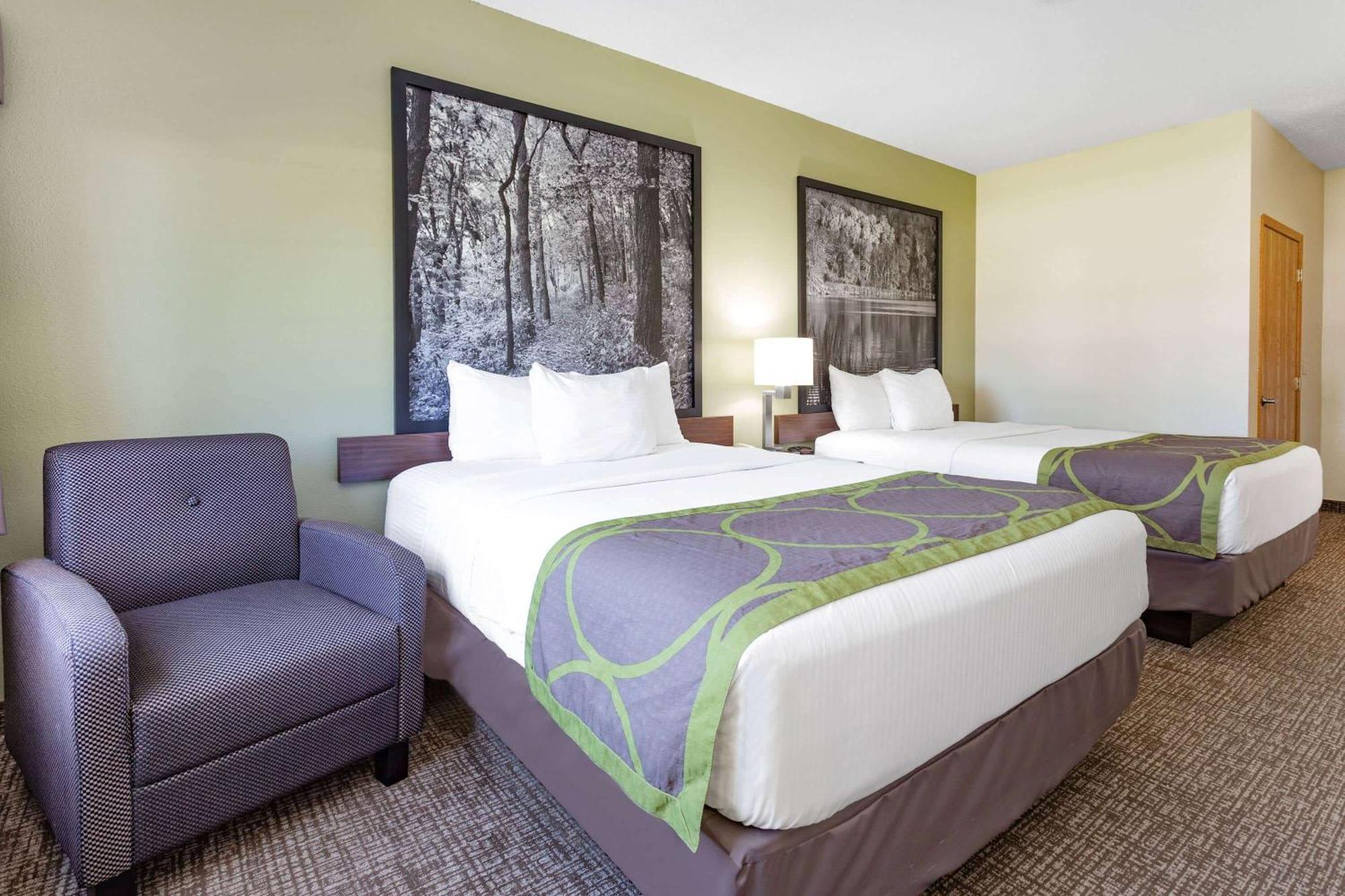Queen Room with Two Queen Beds - Non-Smoking