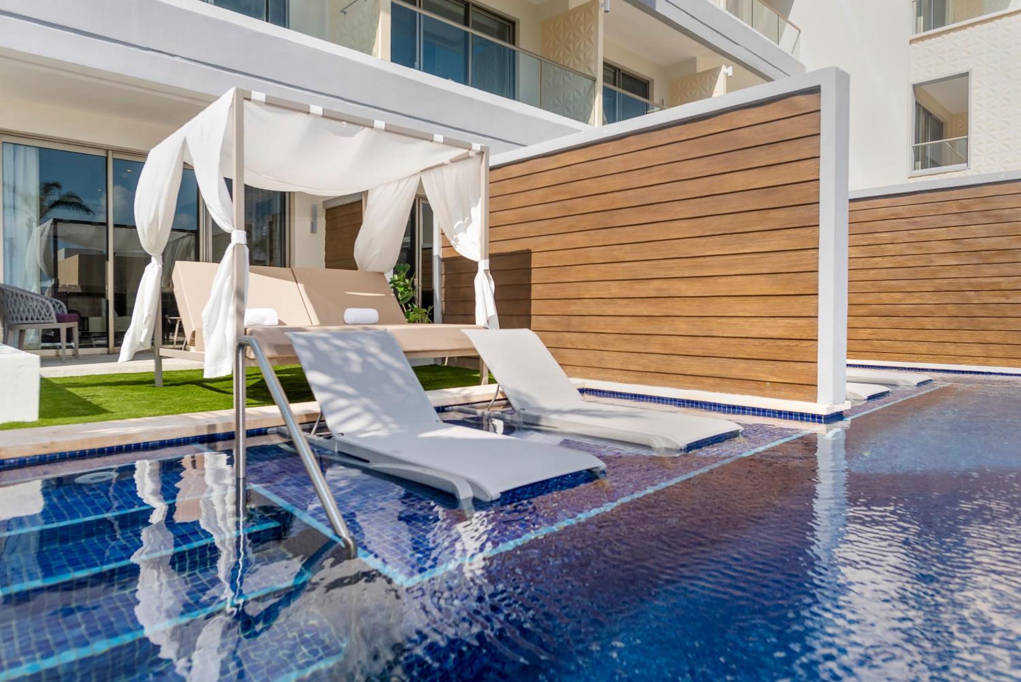 Junior Suite Swim Out,1284697423:JPEG