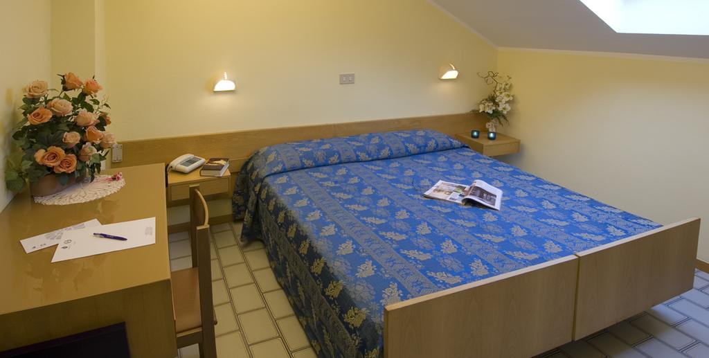 Double Room Extra Bed without Balcony,199632949:JPEG