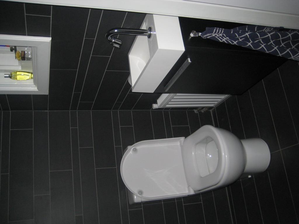 Basic Driepersoonskamer met Gedeelde Badkamer
