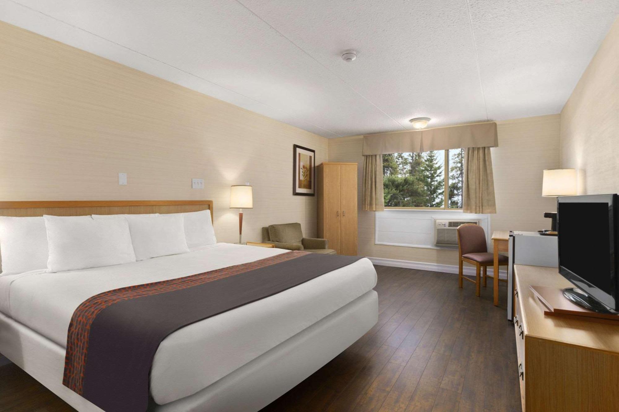 One-Bedroom King Suite - Non-Smoking