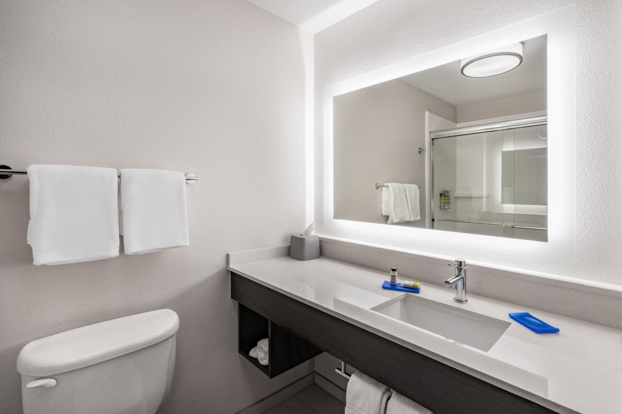 Double Queen Suite with Mountain View
