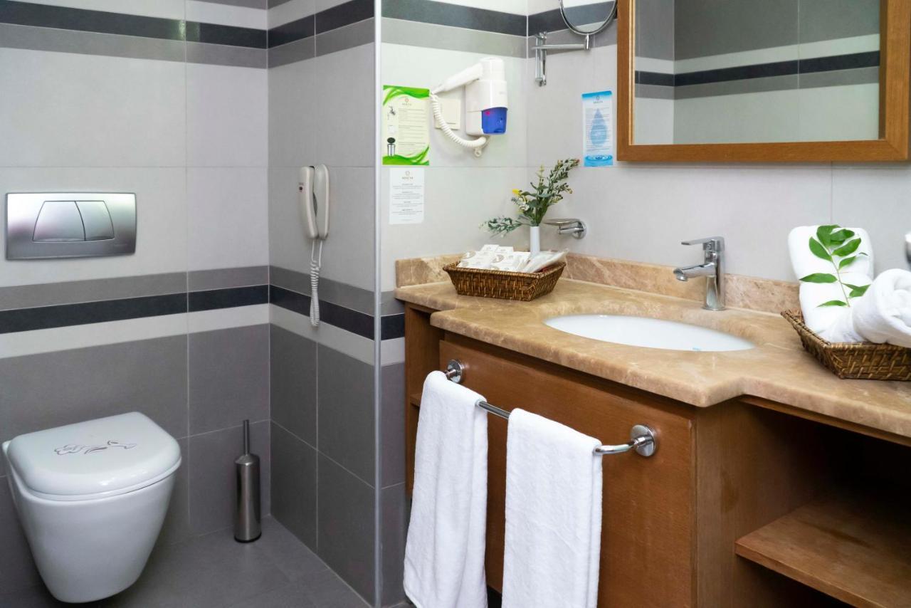 Double or Twin Room Land View