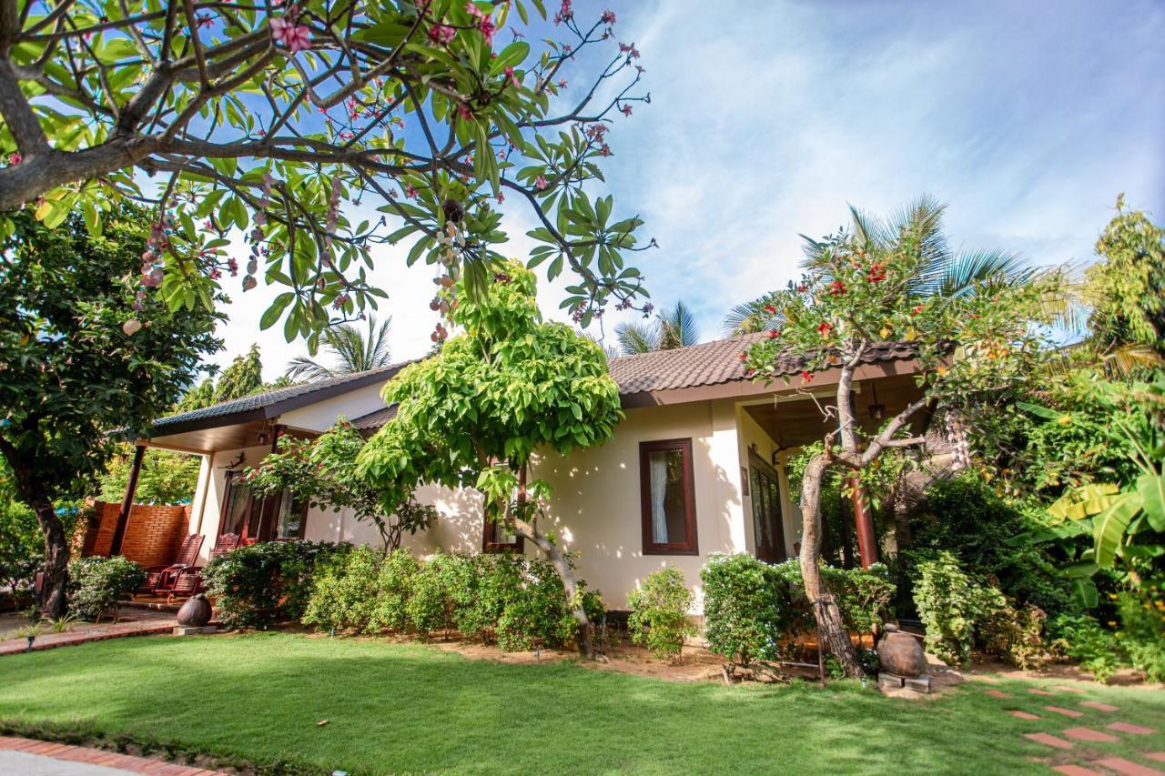 Bungalow Double with Garden View