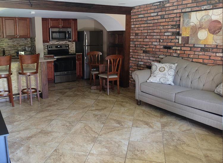Deluxe King Suite