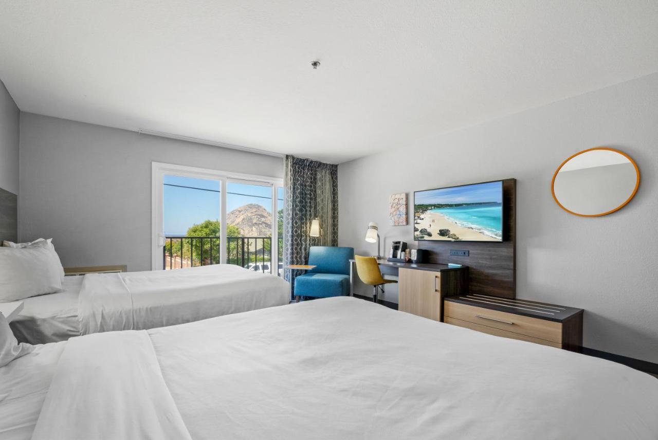 Zimmer mit 2 Queensize-Betten und seitlichem Meerblick