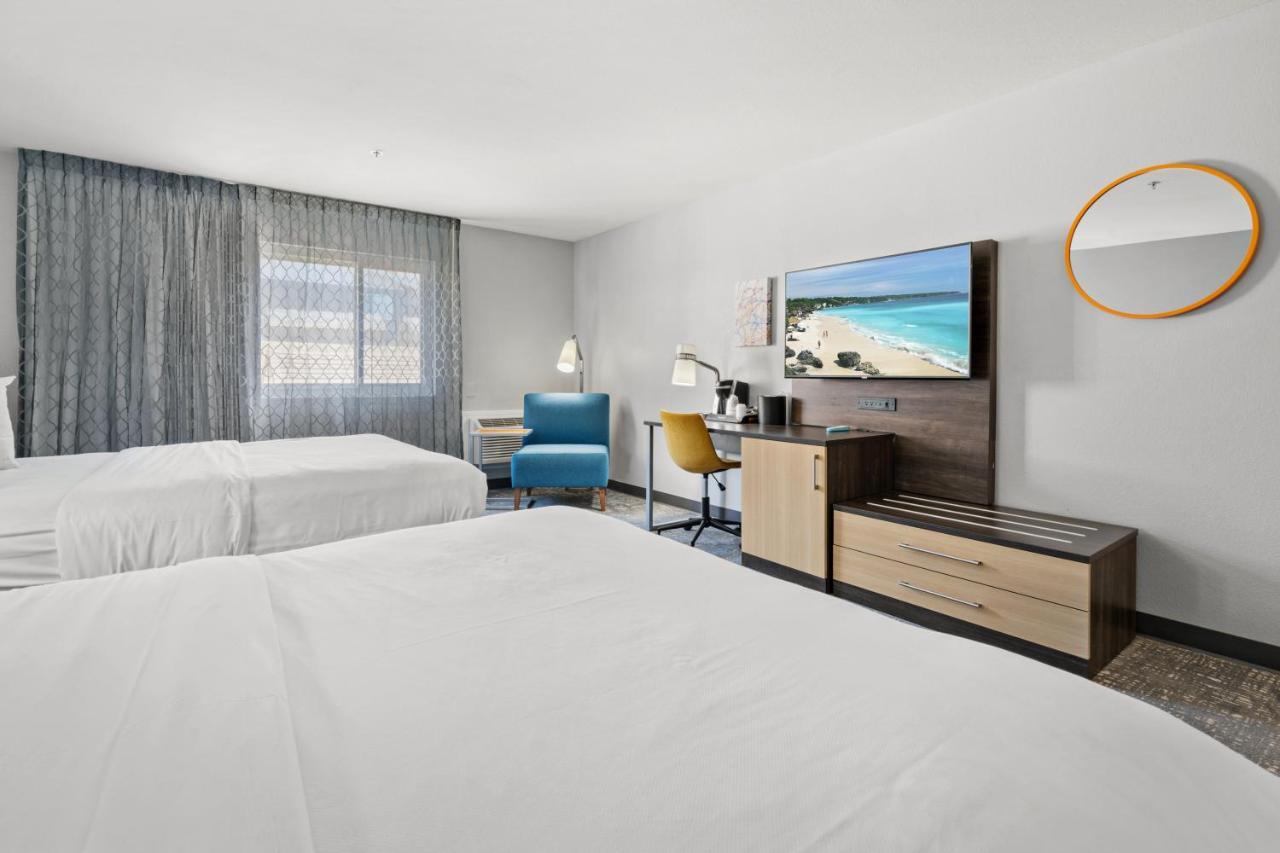 Zimmer mit Queensize-Bett und 2 Queensize-Betten