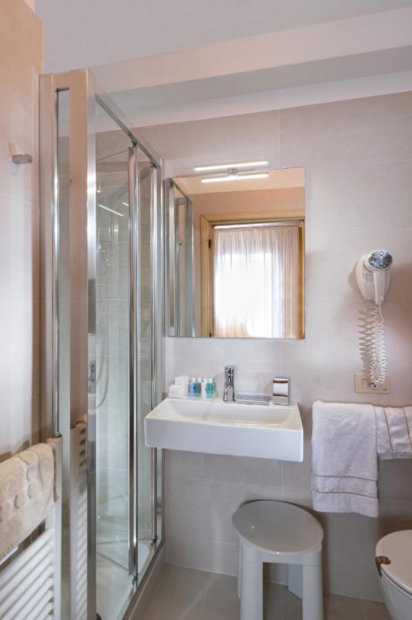 Small Double Room,1233682796:JPEG