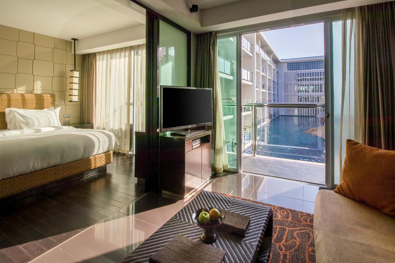 Camera Familiare Deluxe con Divano-Letto e Vista Piscina