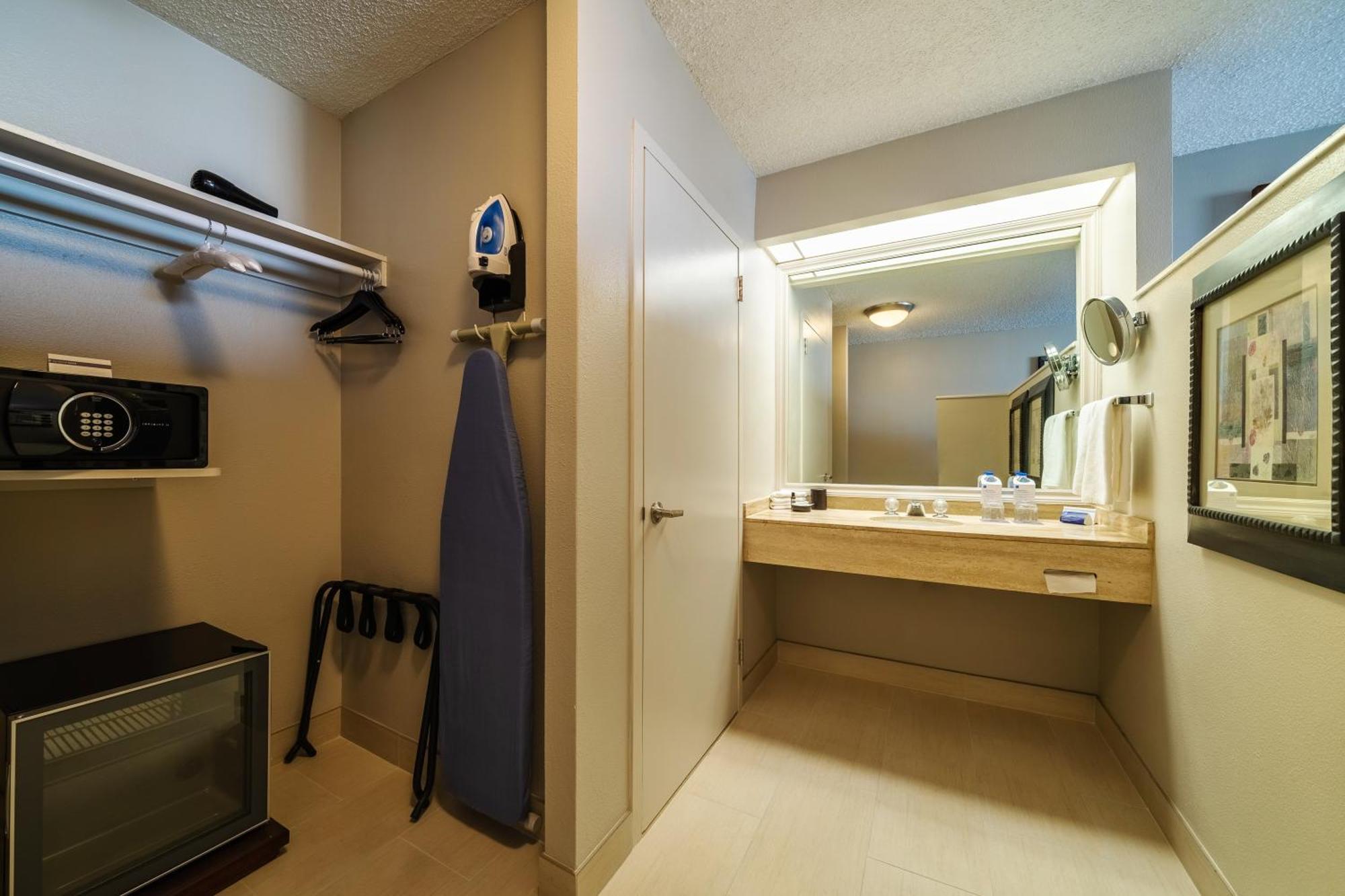 Habitación con cama extragrande y ducha adaptada - Adaptada para personas de movilidad reducida
