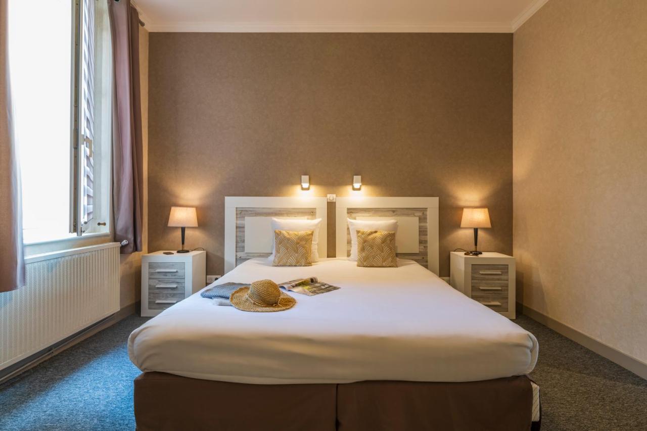 Kamer met 1 Groot Bed of 2 Aparte Bedden en Uitzicht op de Stad