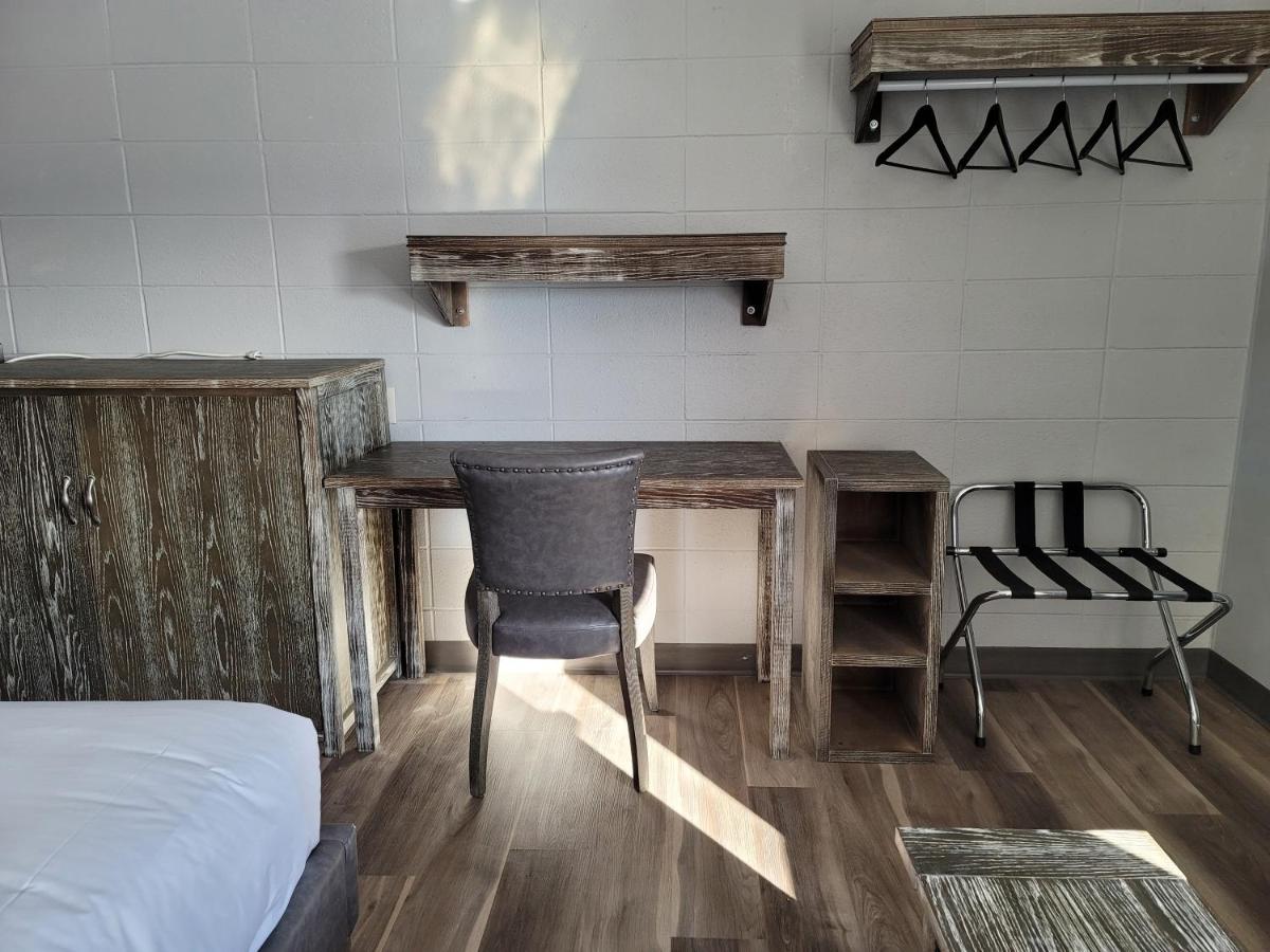Standard Queen Room