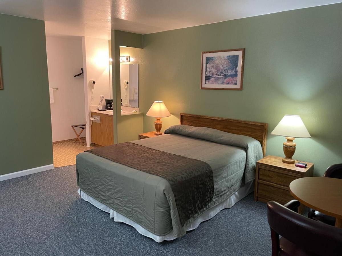 Standard Queen Room