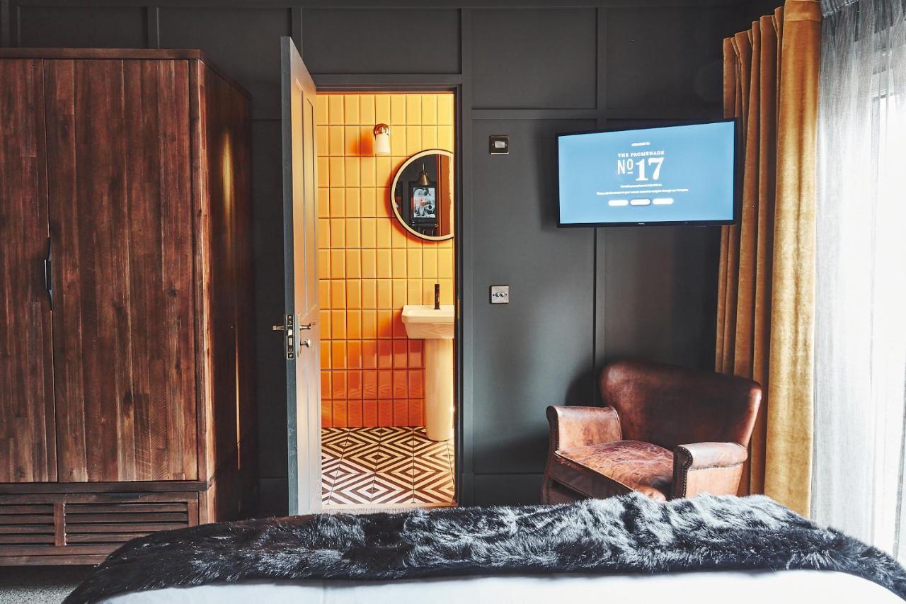 Intimate Room,1298779630:JPEG