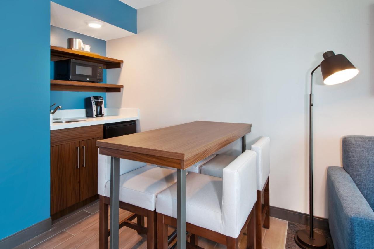 One-Bedroom King Suite