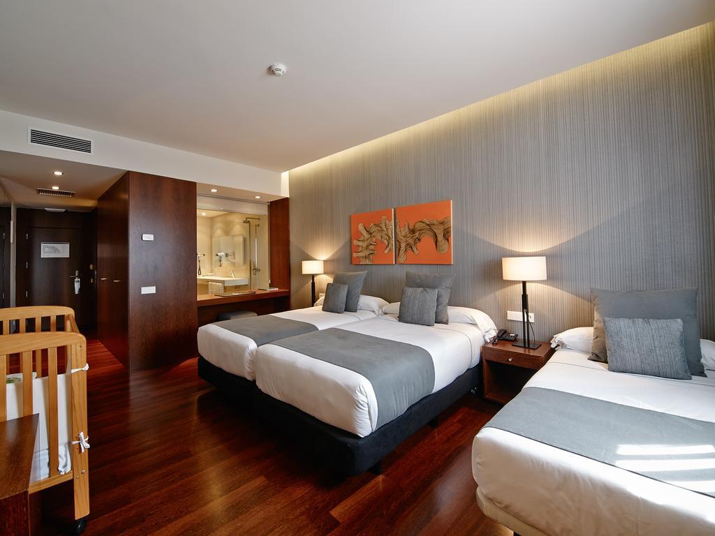 Family Room,1481482064:JPEG