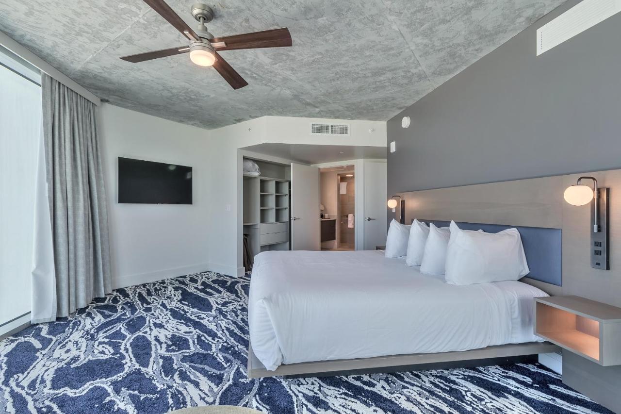 2 Bedroom Ocean & City North View Residence