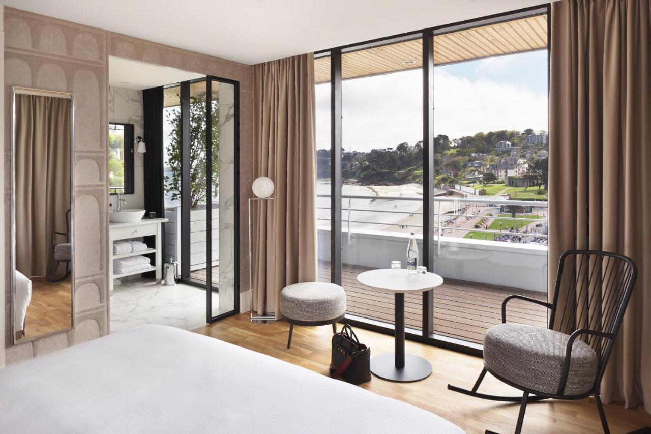 Doppelzimmer mit seitlichem Panoramablick auf das Meer