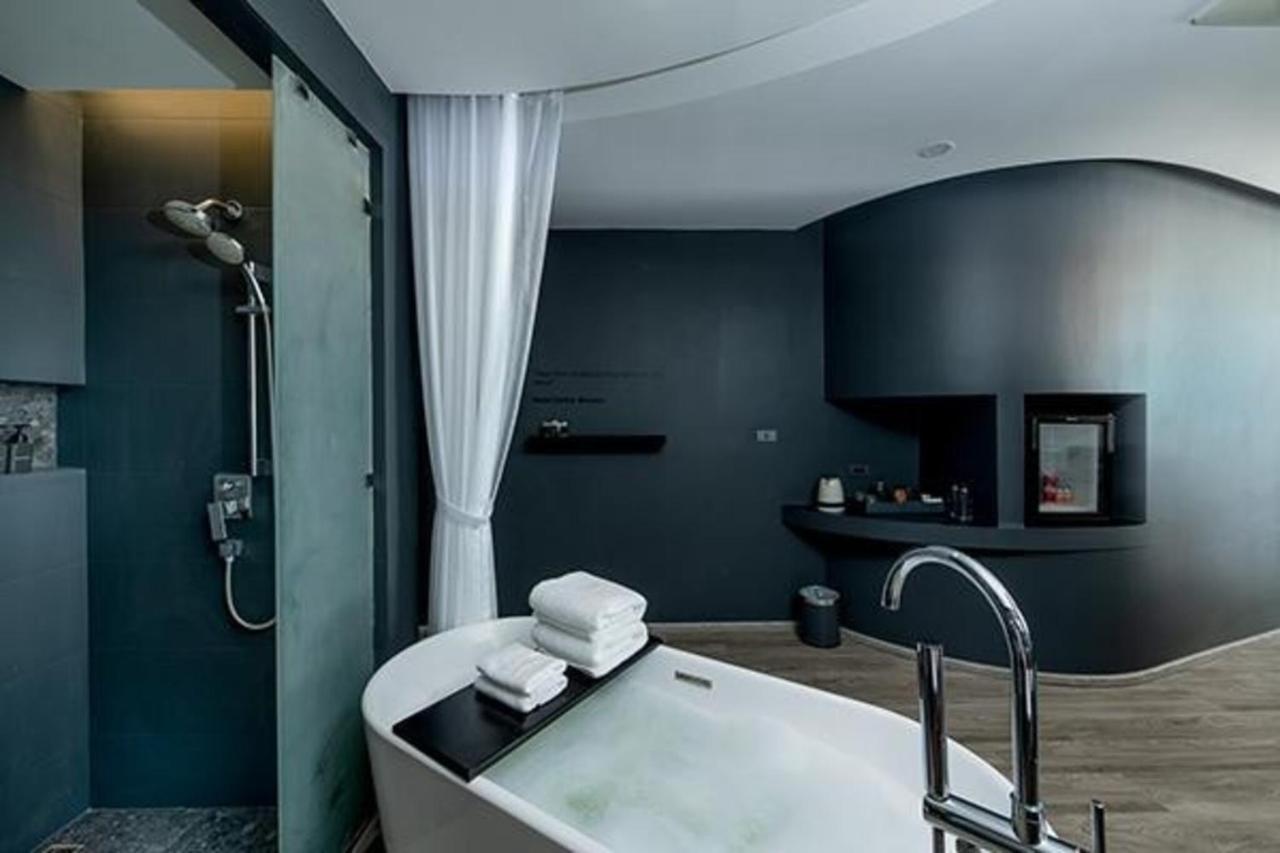 Ozone Hall with Bathtub