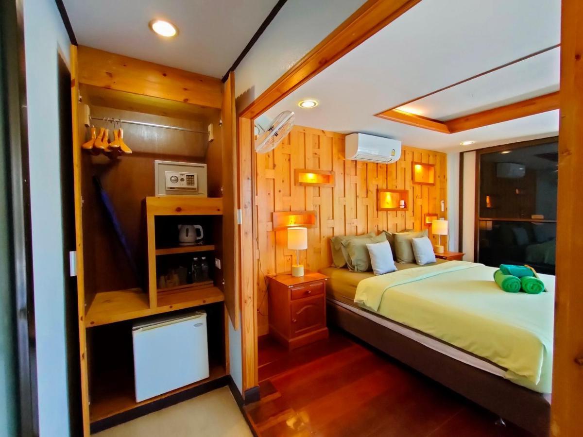 Thai Twin Room with Sea View