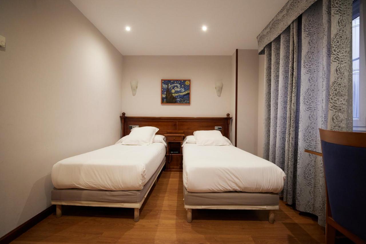 Twin Room,1307727421:JPEG