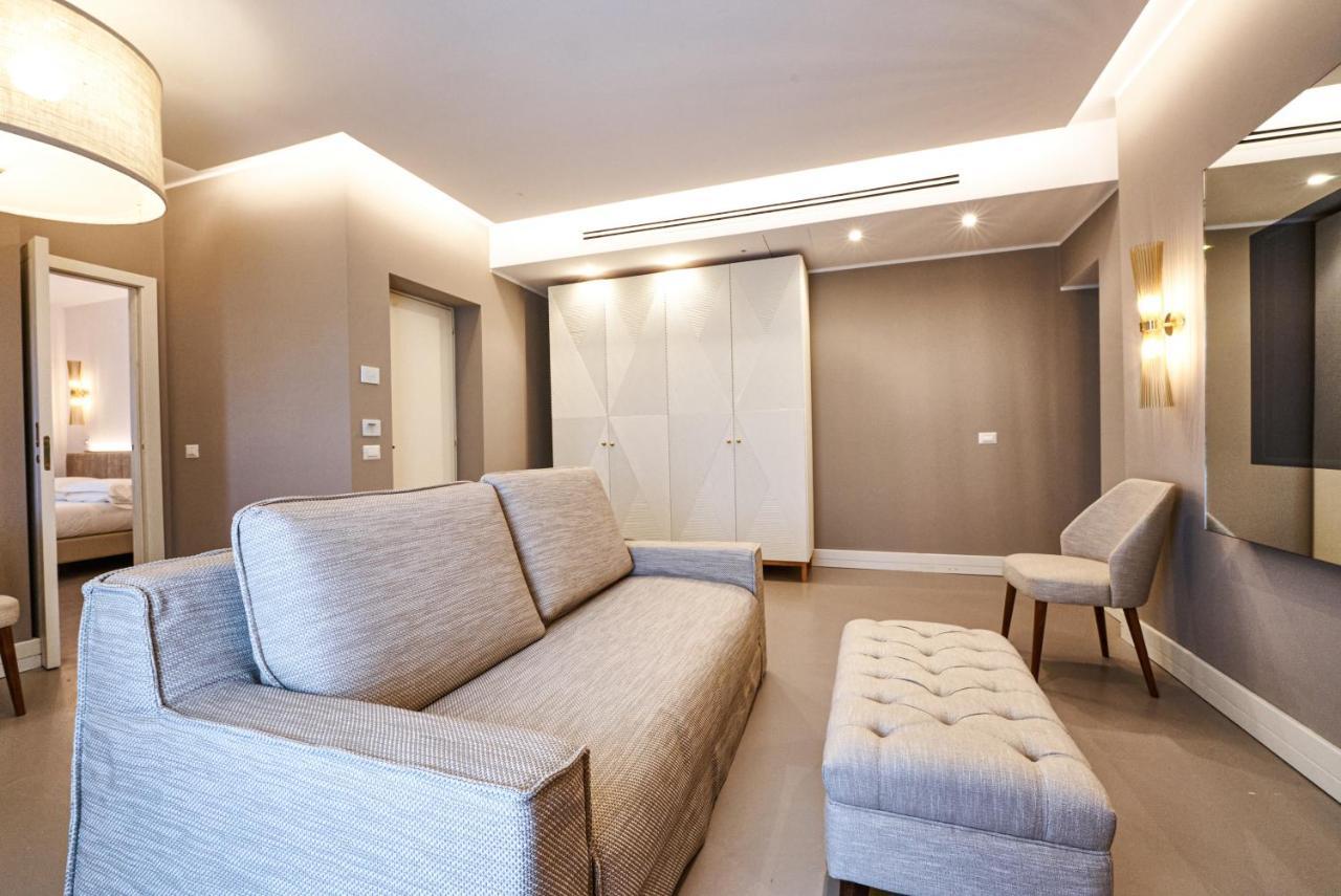 Suite with Lake View - Separate Building