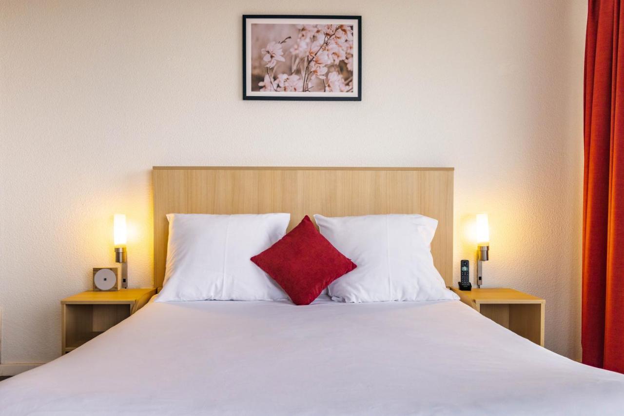Suite con cama doble y balcón