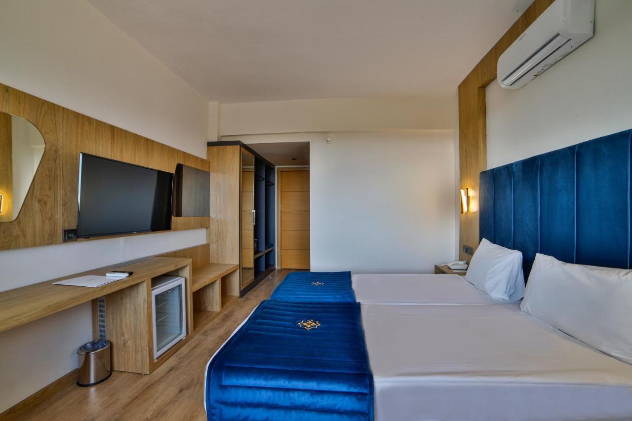 Kamer met 1 Groot Bed of 2 Aparte Bedden en Uitzicht op de Stad