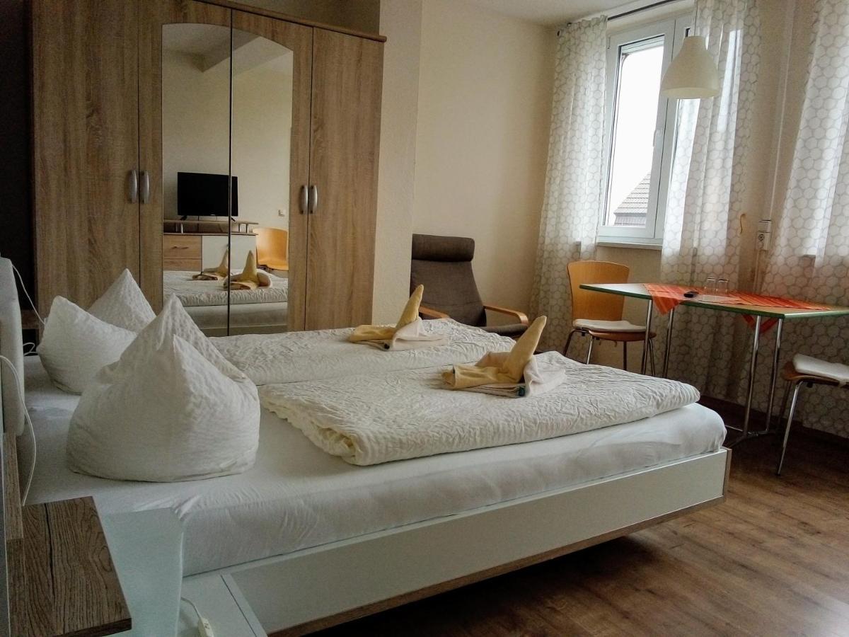 Doppel- oder Zweibettzimmer