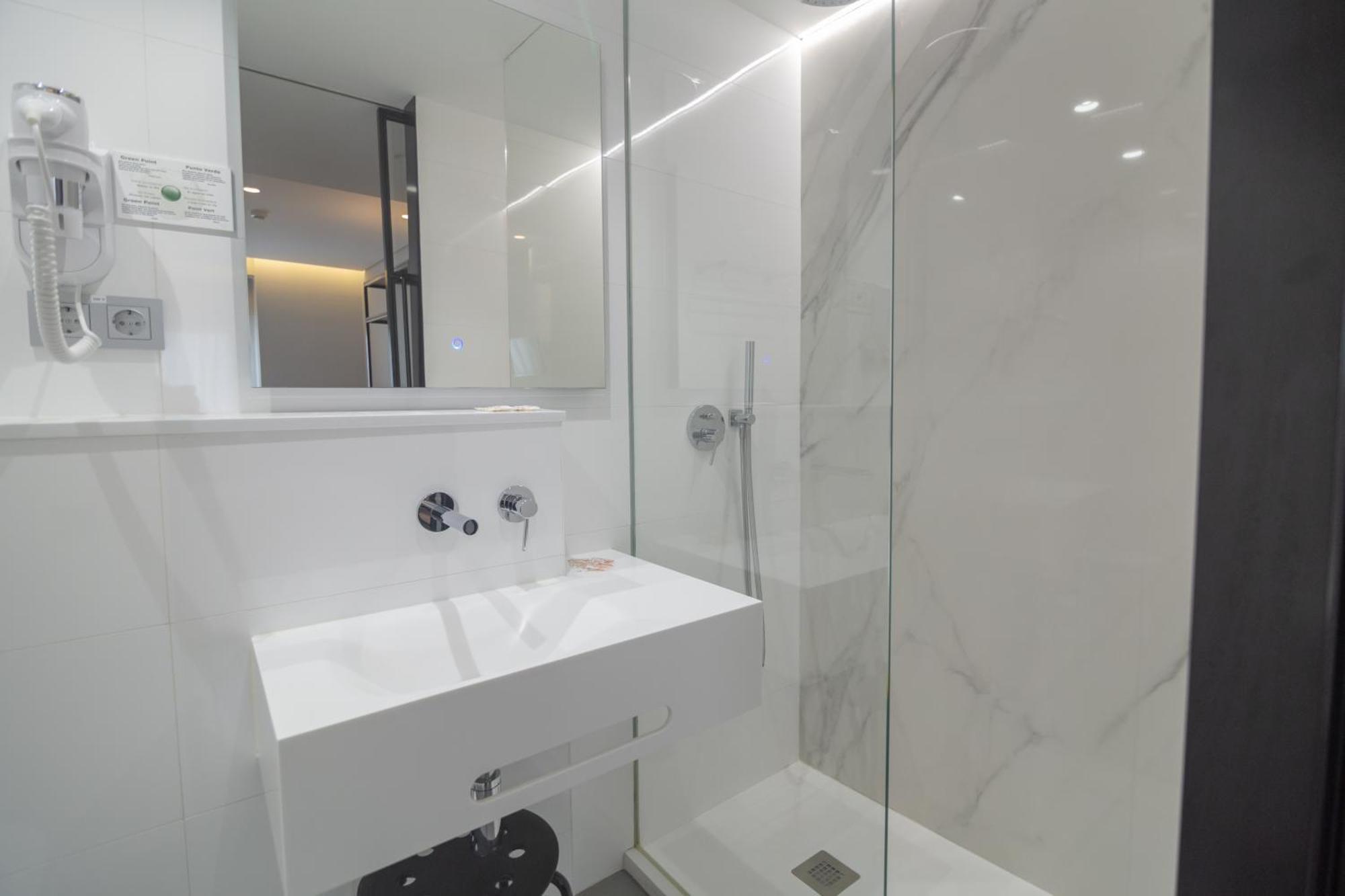 Double Room,1312164763:JPEG
