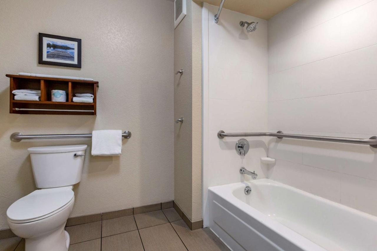 Standard King Room with Accessible Tub - Accessible/Non-Smoking