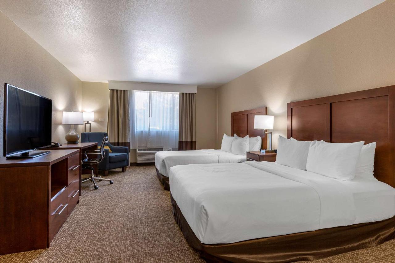 Queen Room with Two Queen Beds - Non-Smoking