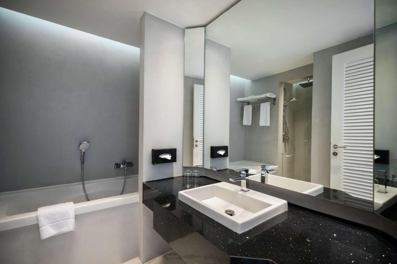 Superior Room with Balcony and Lateral Sea View