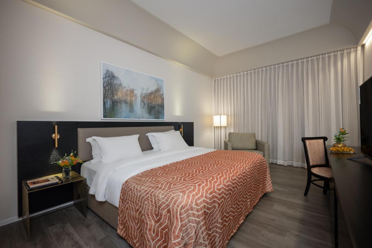 Deluxe Triple Room (2 Adults + 1 Child)