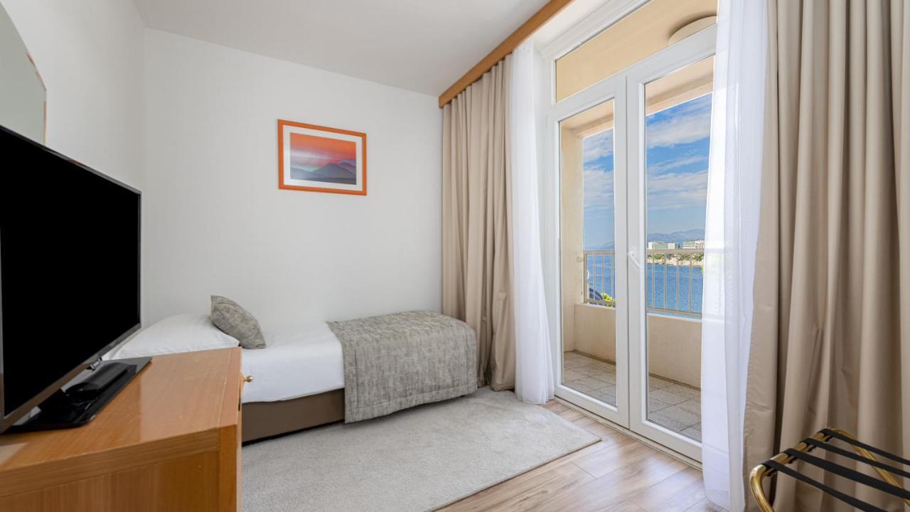 Habitación Triple con balcón y vistas al mar