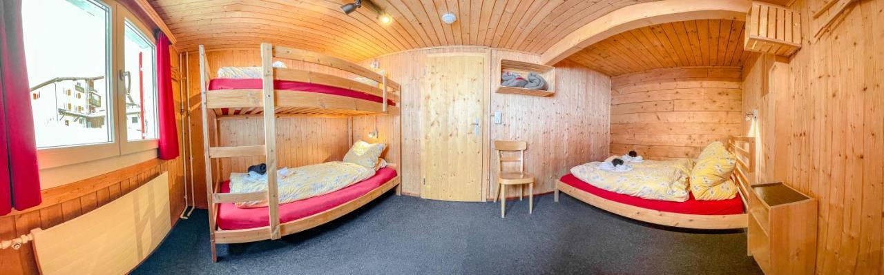 Vierbettzimmer mit Gemeinschaftsbad
