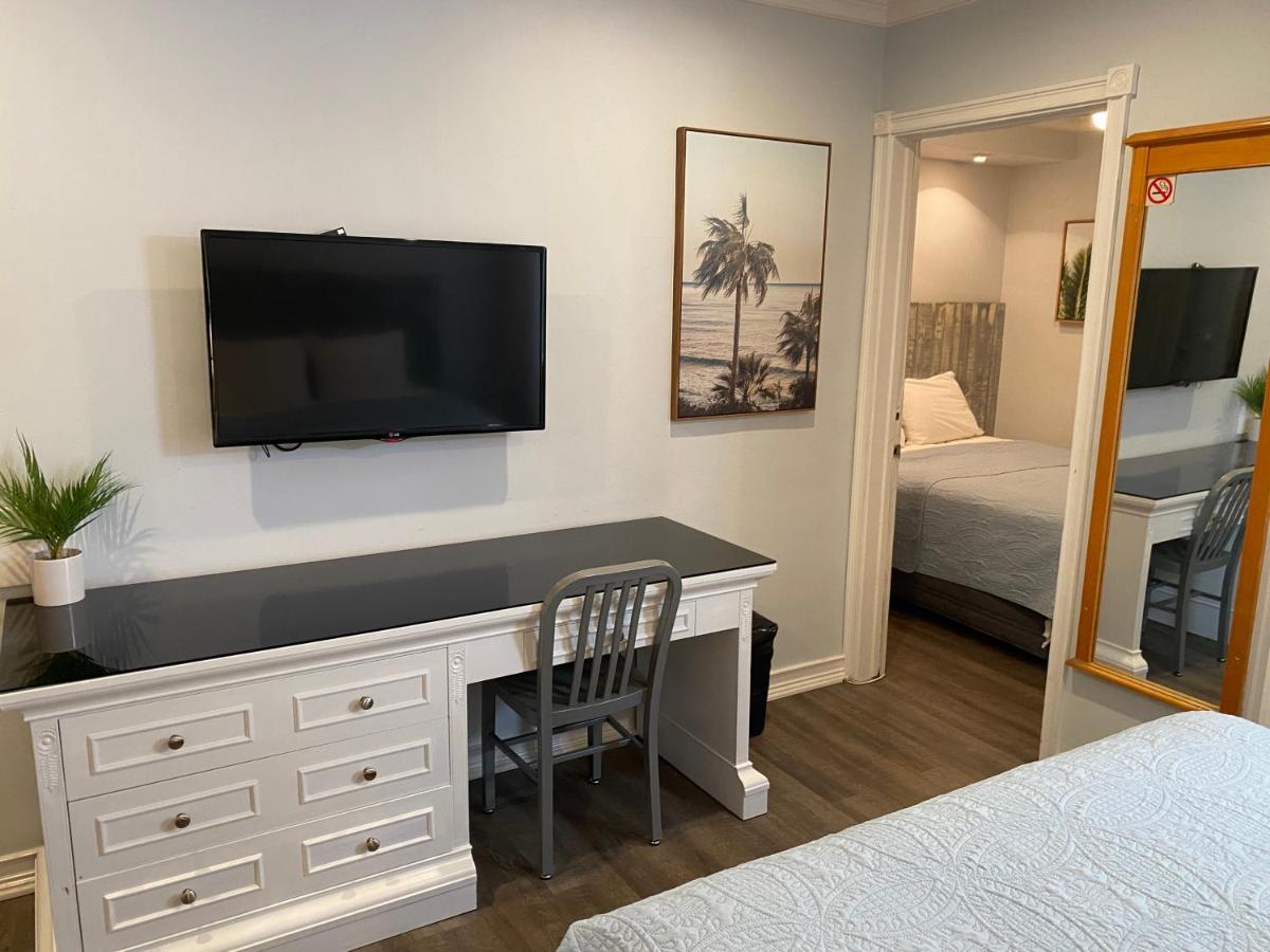 Queen Bedroom Suite 3 Beds