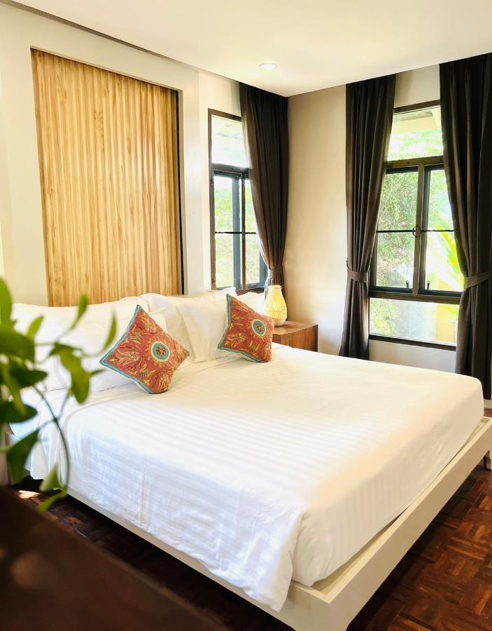 Suite with Pool View