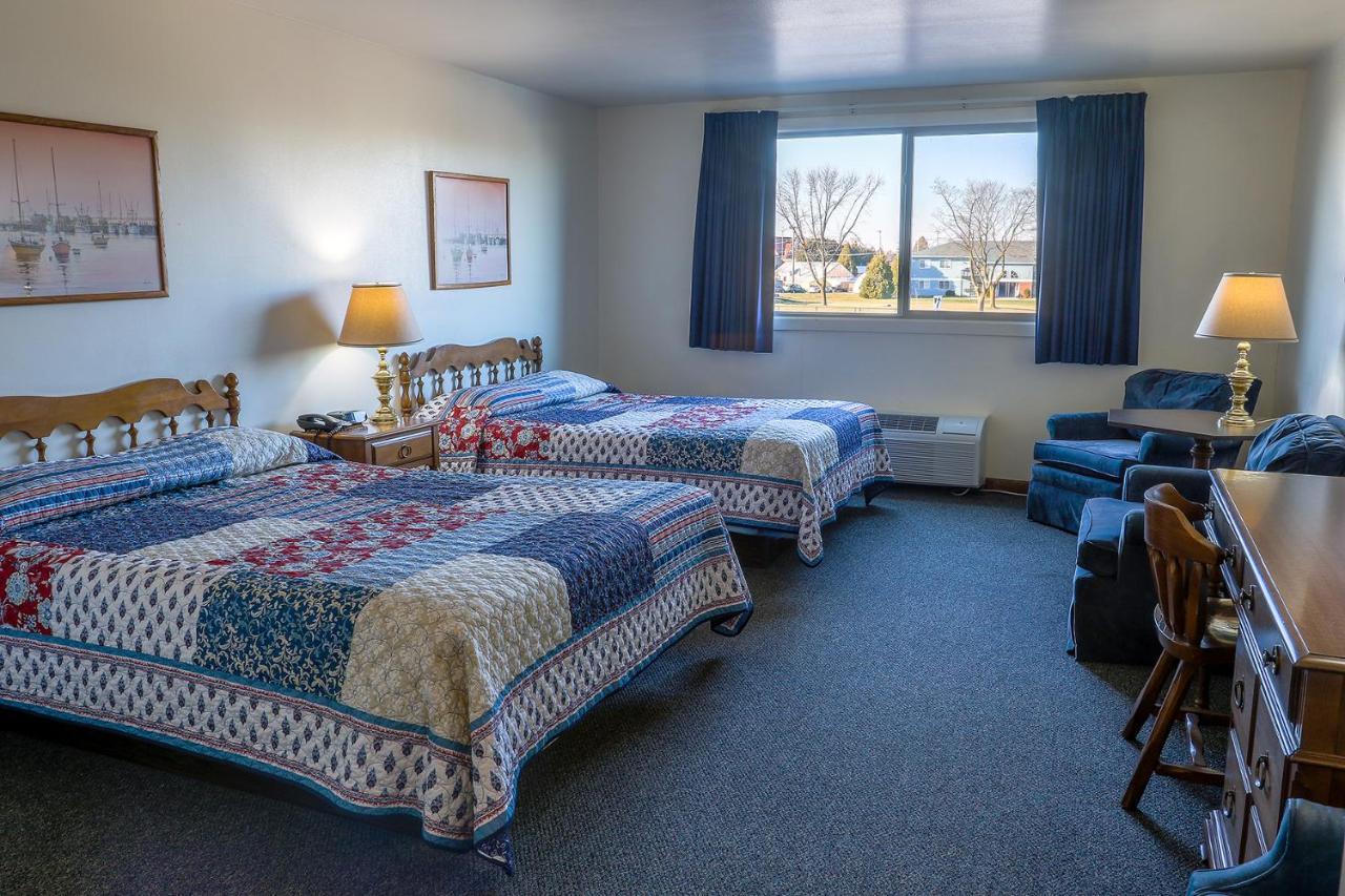Queen Room with Two Queen Beds Park View