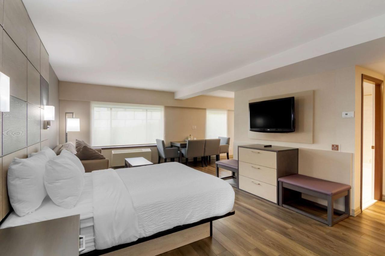 King Room with Sofa-Bed and Mountain View - Non-Smoking