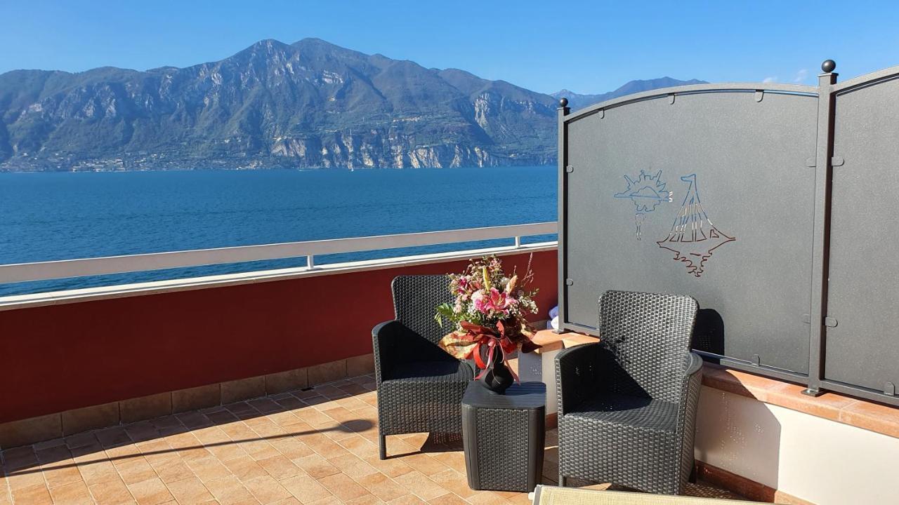Vierbettzimmer mit Seeblick und Terrasse
