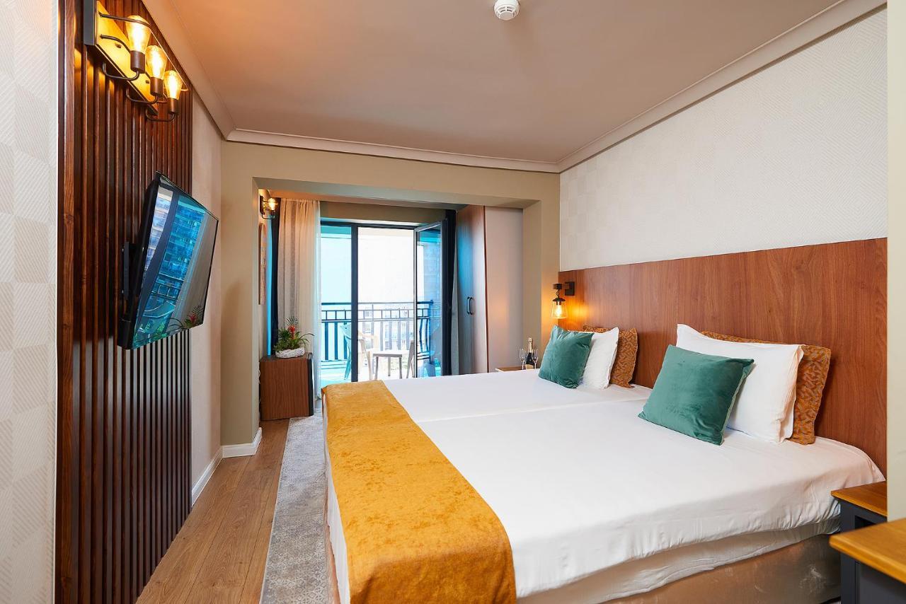 Comfort Twin Room with Balcony and Side Sea View Upper Floor