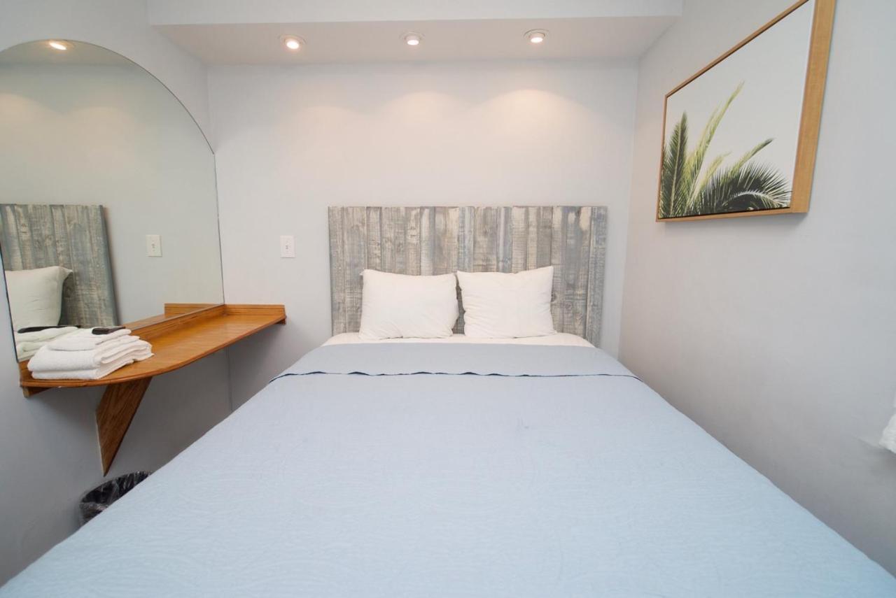 Queen Bedroom Suite 3 Beds