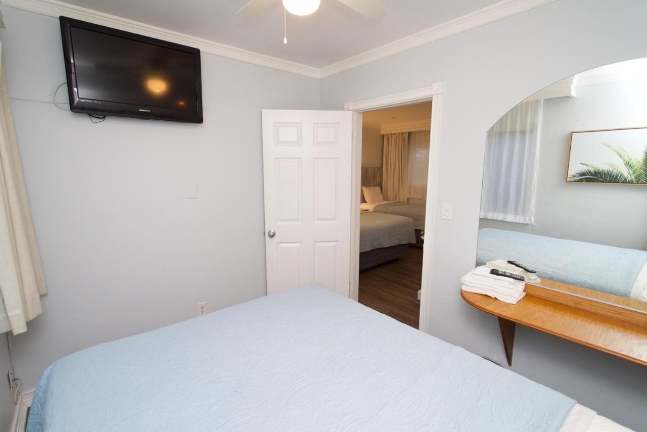 Queen Bedroom Suite 3 Beds