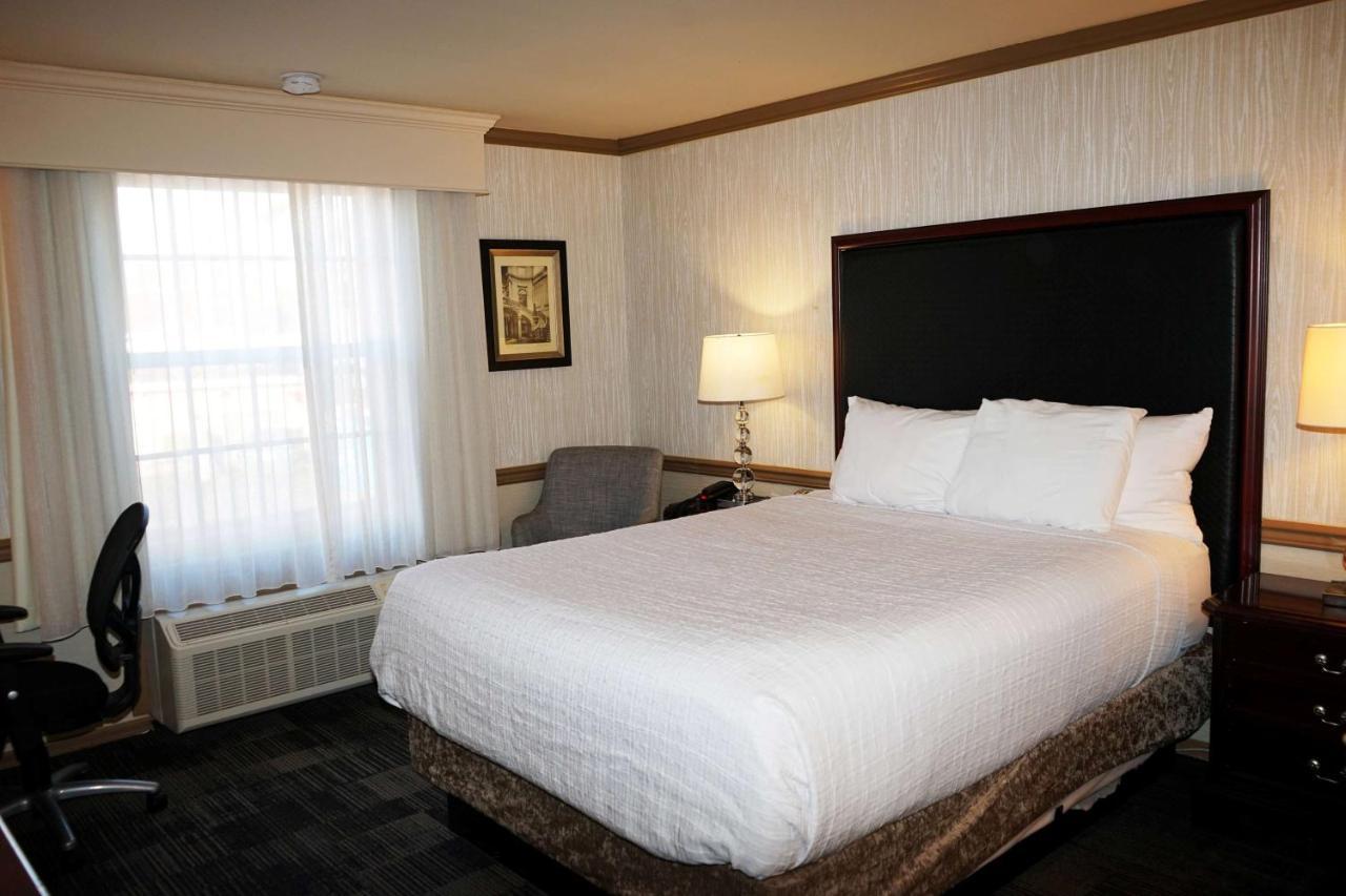 Queen Room with Two Queen Beds - Non-Smoking