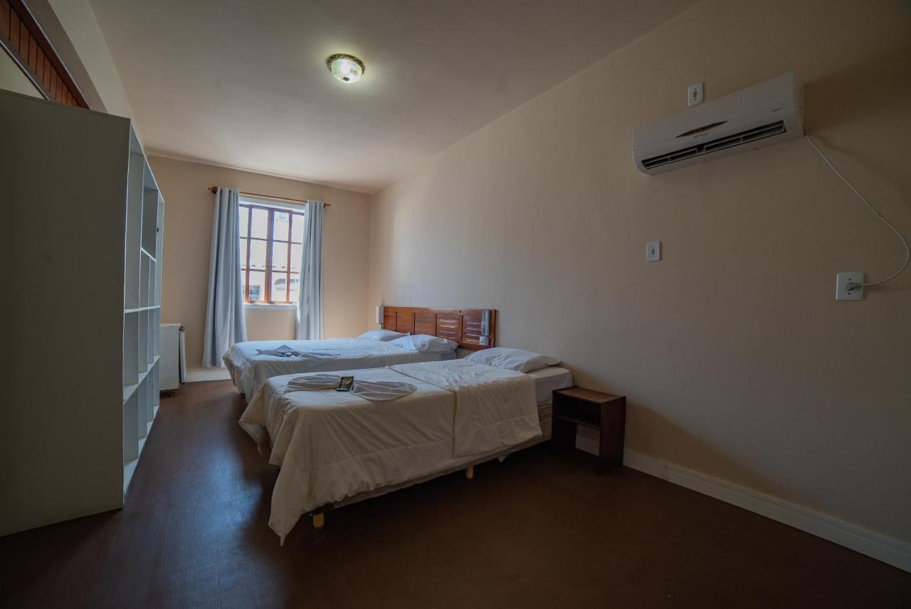 Lateral Room